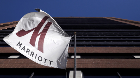 Imagen de una bandera en un hotel Marriott en Manhattan, Nueva York (EEUU). REUTERS/Andrew Kelly