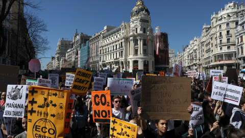 Los estudiantes toman las calles de Madrid para exigir una acción global sobre el cambio climático. / Reuters