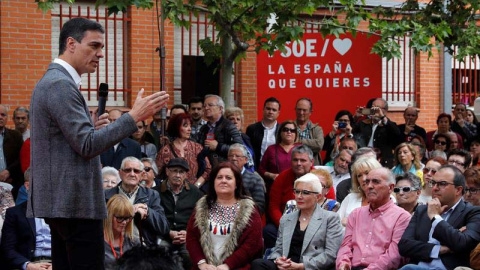 El presidente del Gobierno y candidato del PSOE para las elecciones del 28 de abril, Pedro Sánchez, durante un acto de campaña electoral. (BALLESTEROS | EFE)