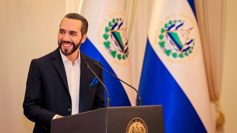 El presidente de El Salvador, Nayib Bukele, habla durante una transmisión en una cadena nacional de televisión, a 16 de septiembre de 2022.