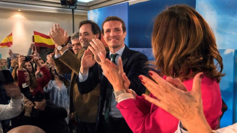 El presidente del PP, Pablo Casado (2d), participa en un acto de campaña en Ciudad Real. - EFE