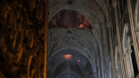 Vista del techo de la catedral de Notre Dame este lunes, en París. YOAN VALAT (EFE)