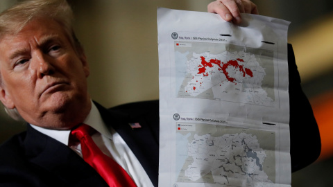 Donald Trump muestra en un mapa la zona de influencia del ISIS. REUTERS/Carlos Barria