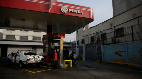 Una estación de servicio de la petrolera venezolana PDVSA en Caracas. REUTERS/Marco Bello