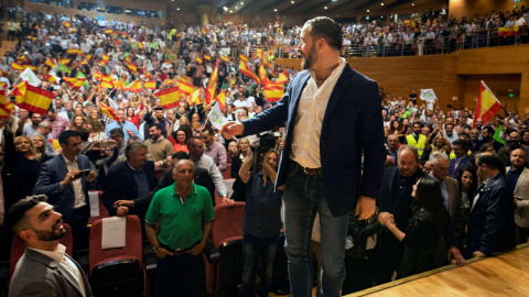 El presidente de Vox, Santiago Abascal, en el Palacio de Exposiciones y Congresos de Granada, en un acto de la campaña electoral. EFE/Miguel Ángel Molina