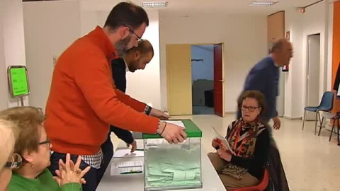 Comienza el recuento de votos en AndalucÃ­a