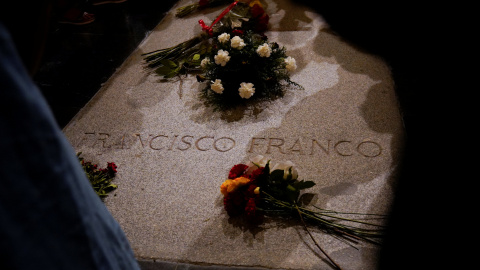 Flowers lie on the tomb of Spanish dictator Francisco Franco at El Valle de los Caidos (The Valley of the Fallen), the giant mausoleum holding the remains of Franco, in San Lorenzo de El Escorial, outside Madrid, Spain, August 24, 2018. REUTERS/Juan Medin