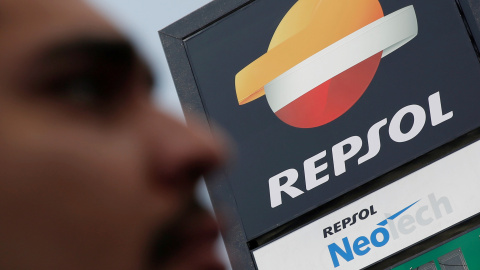 El logo de Repsol en la primera estación de servicio de la petrolera española en la ciudad de México. REUTERS/Carlos Jasso