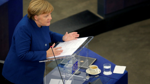 La canciller alemana, Angela Merkel, durante su discurso en el Parlamento Europeo en el que ha defendido la creación de un ejército que englobe a toda la Unión Europea | Vincent Kessler / Reuters