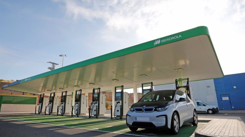 Estación de carga de vehículos eléctricos de Iberdrola.