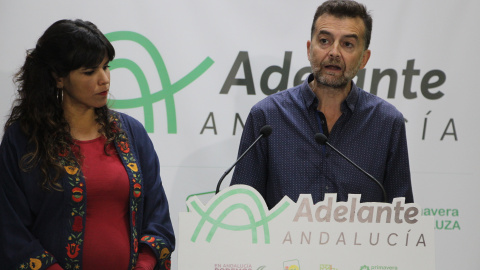 Teresa Rodríguez y Antonio Maíllo, en rueda de prensa.