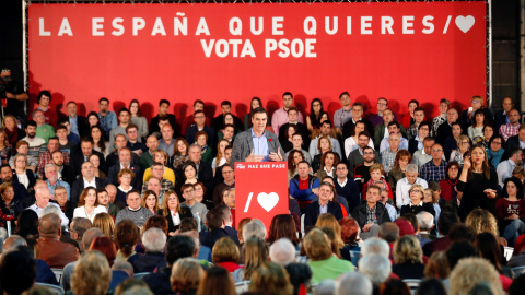 El presidente del Gobierno y candidato socialista, Pedro Sánchez, participa en un mitin en Gijón. EFE/ J. L. Cereijido