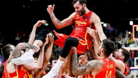 El emotivo recuerdo de Rudy Fernández a su padre tras la victoria en el Eurobasket: "Sé que nos ha echado una mano desde ahí arriba"