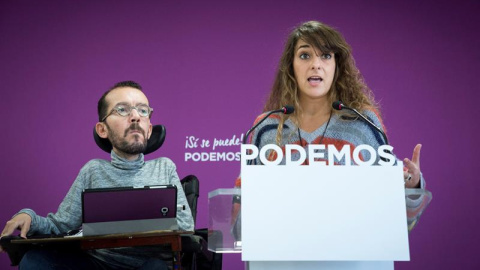 La coportavoz de Podemos, Noelia Vera, y el secretario de Organización, Pablo Echenique. / LUCA PIERGIOVANNI (EFE)