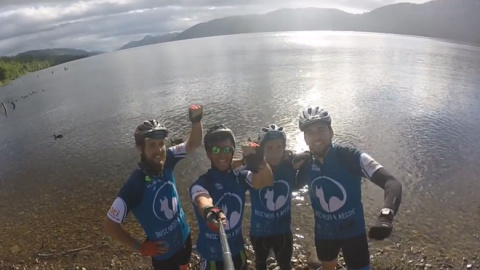 'Buscando a Nessie': pedaleando por la lucha contra la leucemia