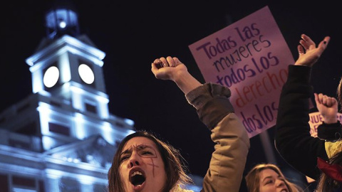 El movimiento feminista protesta contra el partido de extrema derecha y anti-feminista Vox tras el resultado de las elecciones.- REUTERS