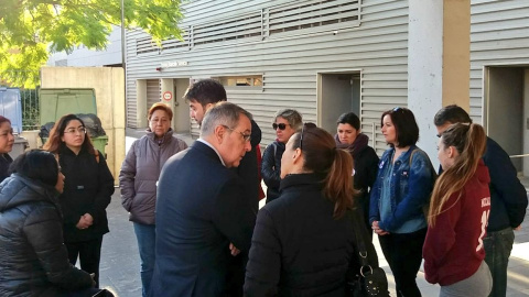 Las trabajadoras afectadas y representantes de CCOO en Valencia, a las puertas del hotel del grupo Barceló.- CCOO PAÍS VALENCIÀ