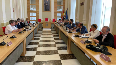 Reunión en el ayuntamiento de Cáceres