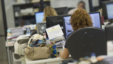 El decreto no establece qué tipo de artefactos han de utilizarse para controlar la jornada horaria de los trabajadores ni cómo se almacenan y gestionan sus datos. - FOTOGRAFÍA: EUROPA PRESS