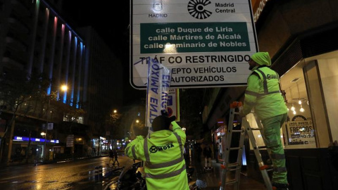 30/11/2018.- Desde esta medianoche está en vigor Madrid Central, un área de 472 hectáreas por la que solo pueden circular los residentes, sus invitados (un máximo de 20 al mes), los coches con etiqueta Cero Emisiones y Eco y los vehículos B y C que a