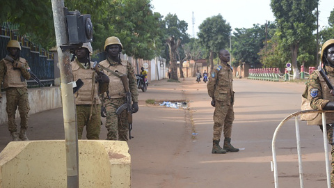 Militares en una calle de Uagadugú, capital de Burkina Faso.