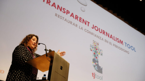 La codirectora de Público, Virginia P. Alonso, presentando en Huesca la herramienta de transparencia TJ Tool. / Congreso Periodismo Digital de Huesca