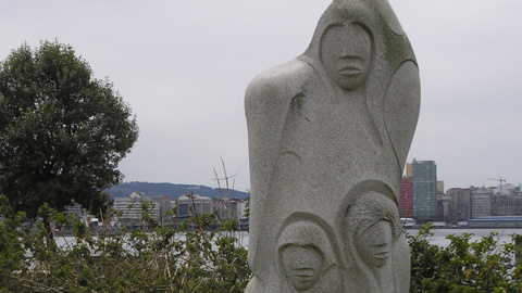 Monumento en homenaje a Isabel Zendal y los niños de la vacuna. / CARONIUM