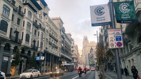 Gran Vía a las 8.30 horas el día de la entrada en vigor de Madrid Central