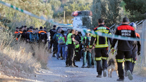 Imagen de las labores de búsqueda de los dos hermanos asesinados en Godella. /EFE