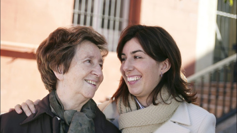 Con su hija Lucía Viñuela. / L’Oréal-Unesco For Women in Science