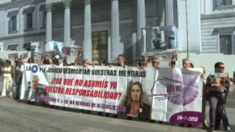 Las víctimas del Alvia vuelven a exigir frente al Congreso una investigación independiente