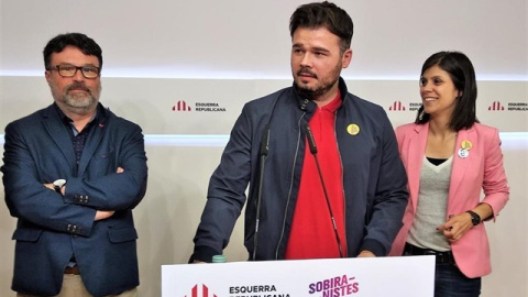 Gabriel Rufián amb Marta Vilalta i Joan Josep Nuet valorant els resultats del 28-A. EUROPA PRESS.