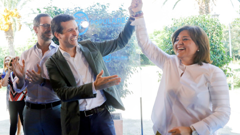 El presidente del Partido Popular, Pablo Casado, la presidenta del PPCV, Isabel Bonig. EFE/Kai Försterling