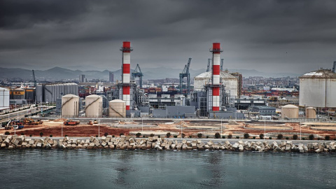 Central Eléctrica de Ciclo Combinado en el Puerto de Barcelona. WIKIPEDIA