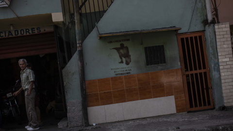 Una pintada de los colectivos chavistas en el barrio 23 de Enero de Caracas.- JAIRO VARGAS