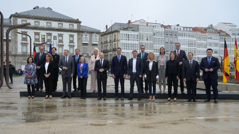 5/10/22 Foto de familia de los miembros de los gobiernos alemán y español, en A Coruña.