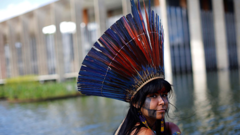 Las mujeres indígenas rompen con la tradición y lideran la lucha por los derechos a la tierra en Brasil. REUTERS/Adriano Machado