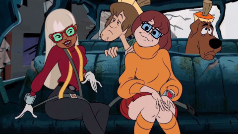 Velma Dinkley tras conocer al personaje de la diseñadora de moda Coco Diablo