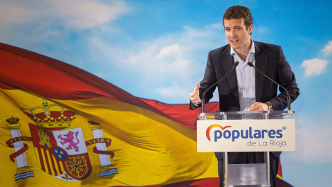 El presidente popular, Pablo Casado, interviene en el acto de presentación de las siete candidaturas del PP a los municipios de cabeceras de comarca de La Rioja. / EFE - RAQUEL MANZANARES