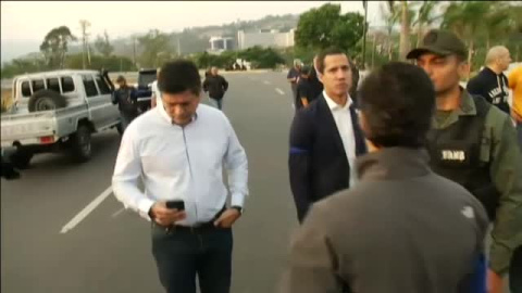 Juan GuaidÃ³ libera a Leopoldo LÃ³pez de su arresto domiciliario junto a las Fuerzas Militares 