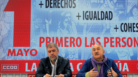 29/04/2019.- Los secretarios generales de CCOO y UGT, Unai Sordo (i) y Pepe Álvarez , respectivamente, presentan los actos y manifestaciones que ambos sindicatos han organizado en todo el país para el Primero de Mayo. / EFE - FERNANDO ALVARADO