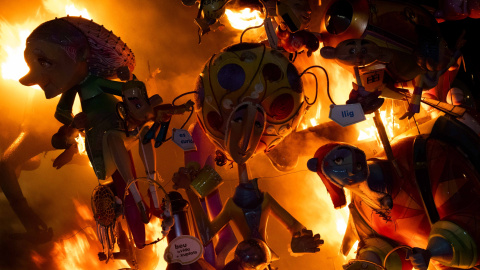 Los ninots se queman en la última noche del Festival de las Fallas en Valencia, España, el 19 de marzo de 2019 | AFP/ José Jordan