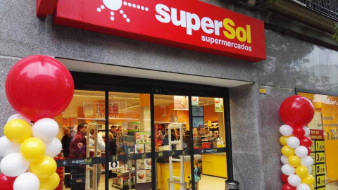 Tienda de la cadena de supermercados Supersol.