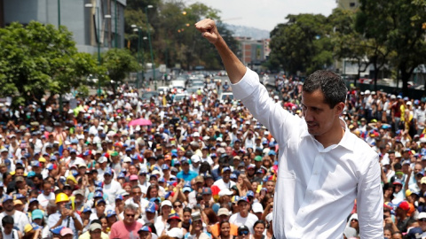 1/05/2019 - Juan Guaidó, el autoproclamado presidente encargado de Venzuela, ofrece un discurso en una manifestación en Caracas. / REUTERS - CARLOS GARCIA RAWLINS