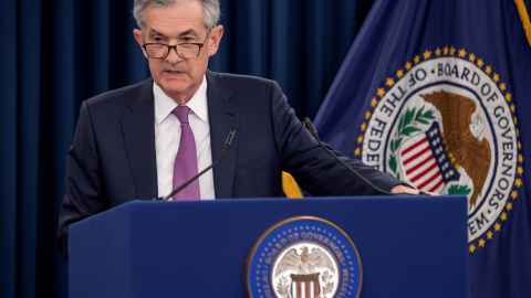 El presidente de la Junta de la Reserva Federal de los Estados Unidos (Fed), Jerome Powell, da una conferencia de prensa luego de una reunión de dos días del Comité Federal de Mercado Abierto, en Washington. EFE/ Erik S. Lesser