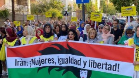 Así ha sido la concentración por los derechos de las mujeres frente a la embajada de Irán en Madrid