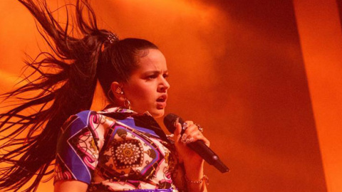 Rosalía, en el Webster Hall de Manhattan. / EDUARDO MUÑOZ (EFE)