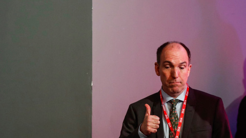 Stephan Ducharme, consejero de Dia en representación del fondo LetterOne (el fondo del rudo Mikhail Fridman), durante la junta de accionistas del grupo de supermercados. EFE/ Emilio Naranjo