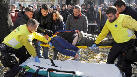 Un joven ha sido detenido y seis mossos d'esquadra y varios manifestantes han resultado heridos  - EFE/Robin Townsend.