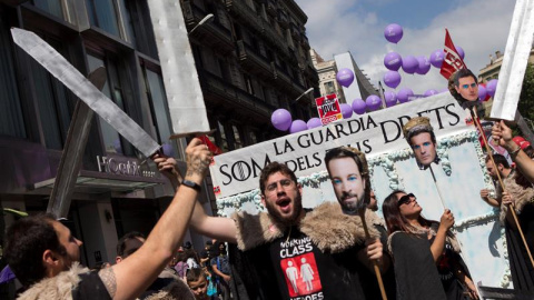 'Juego de Tronos' en la manifestación del Día Internacional de los Trabajadores en Barcelona. / EFE